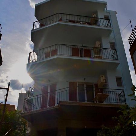 Bob'S Apartments Tolo Bagian luar foto
