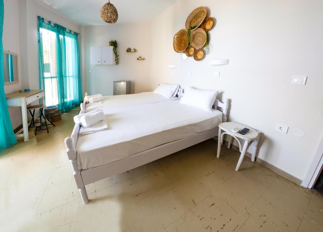 Bob'S Apartments Tolo Bagian luar foto